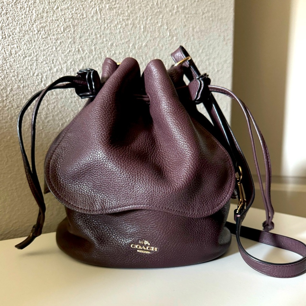 DESCRIPTION:
Coach Petal Bag 22 In Pebble Leather
Shoulder/Crossbody